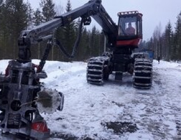 prodám harvestor KOMATSU 931.1